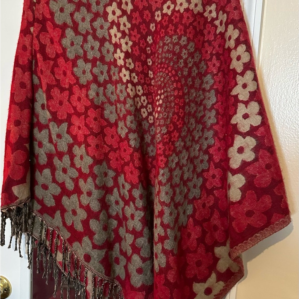 Unk Red and Brown Floral Cape